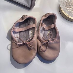Ballet shoes, Dance Class brand, size 9 (toddler)